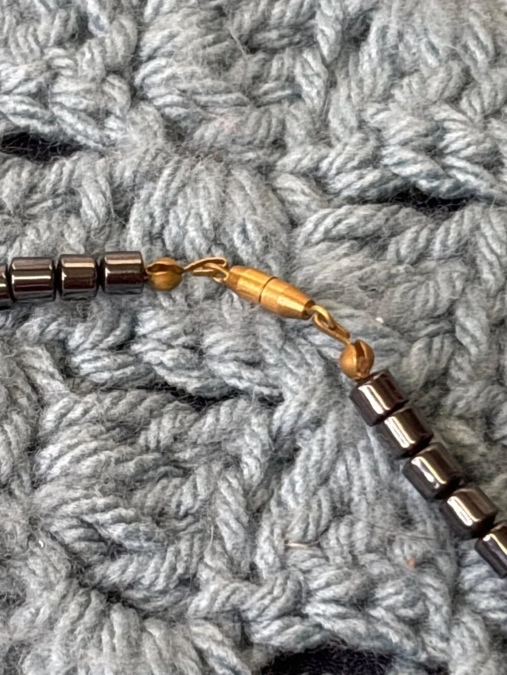 Vtg Artisan Hematite Beaded Necklace Flower Pendant Goldtone Barrel Clasp 16 in